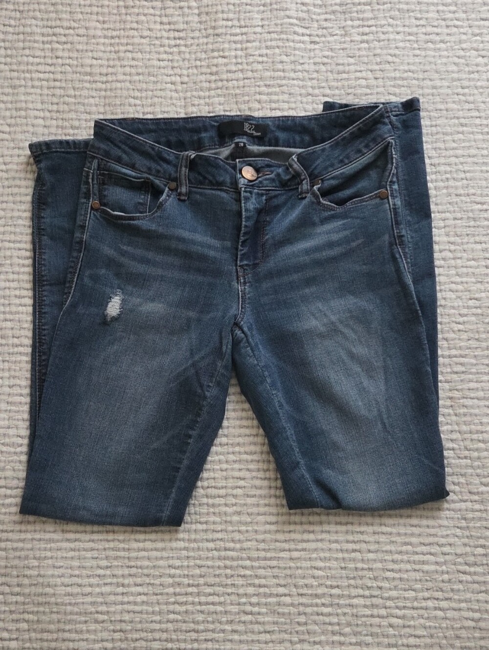 1822 Women's Dark Wash Blue Stretch Jeans Slightly Distressed